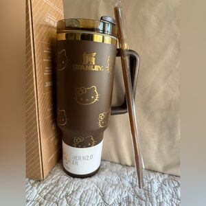 🔥 Fire Sale 🔥
Hello Kitty Stanley Brown & Gold Laser Engraved 40oz Tumbler